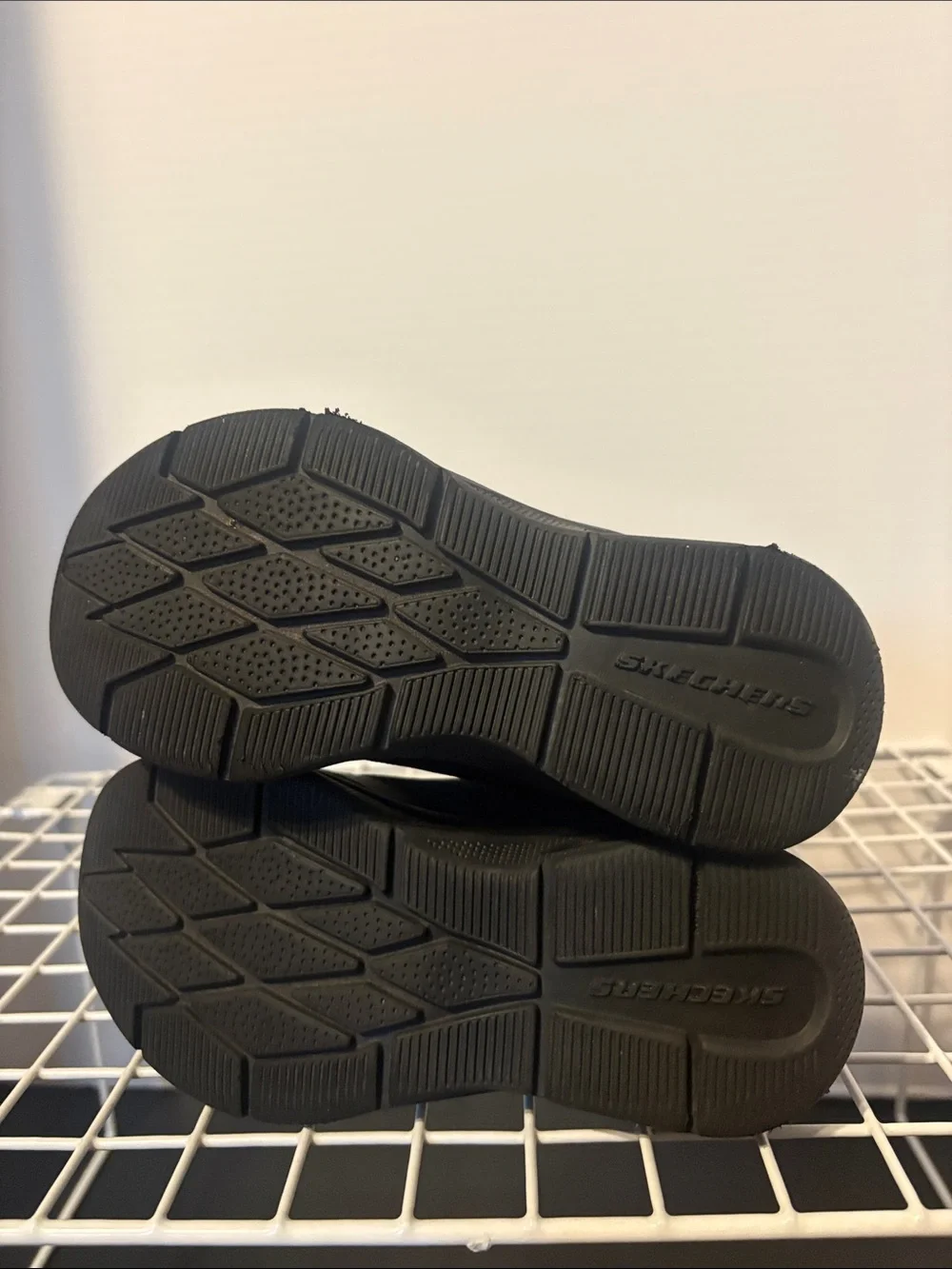 Skechers lightweight black